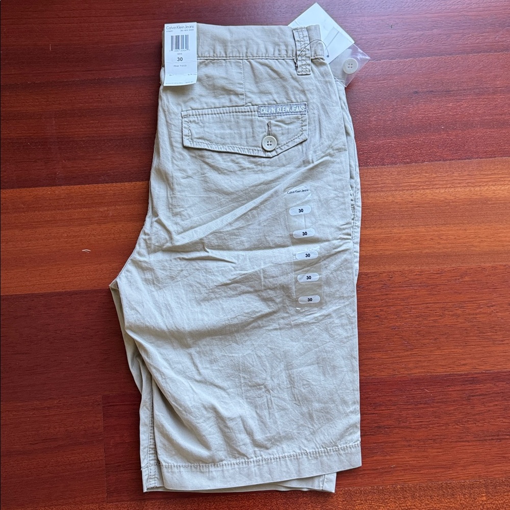 NWT Calvin Klein Khaki Casual Shorts 30” waist